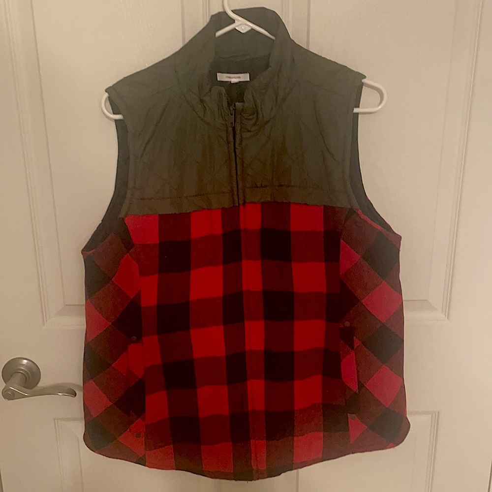 Buffalo/Plaid Flannel Puffer Zip-Up Vest.